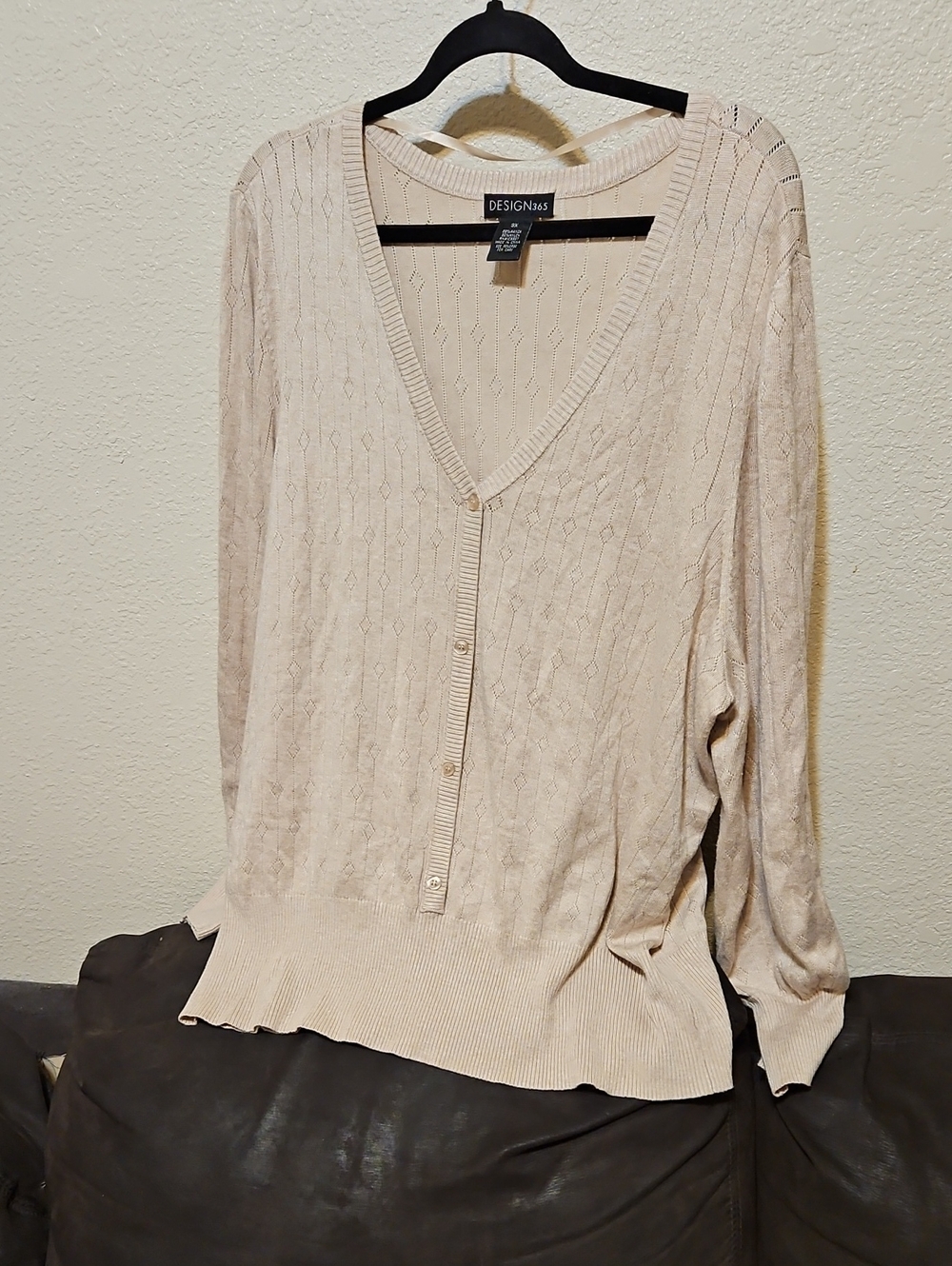 Design365 Women's Cream V-Neck Button-Front Cardigan